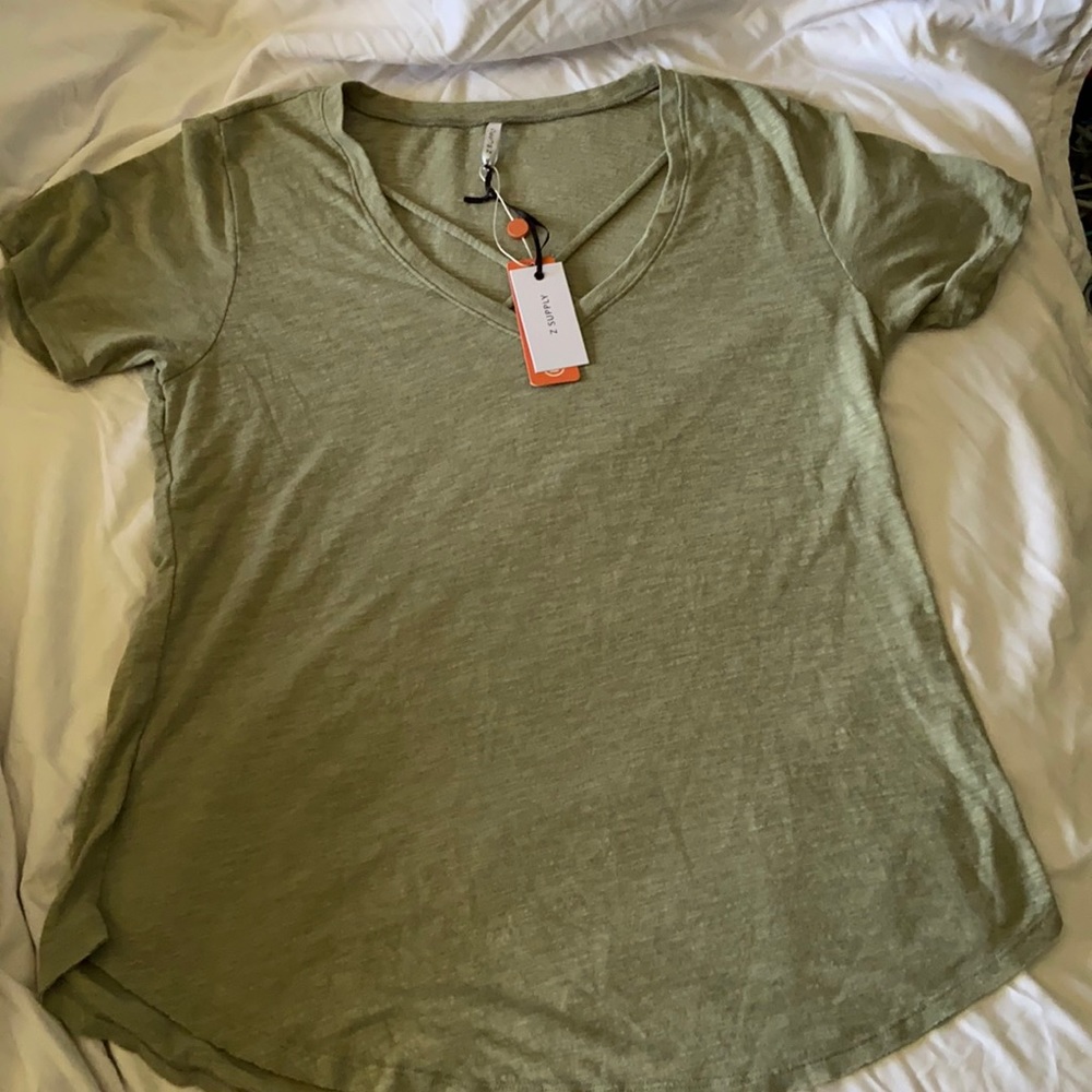 Z SUPPLY SHORT SLEEVE CROSSROADS TEE IN LIGHT SAGE